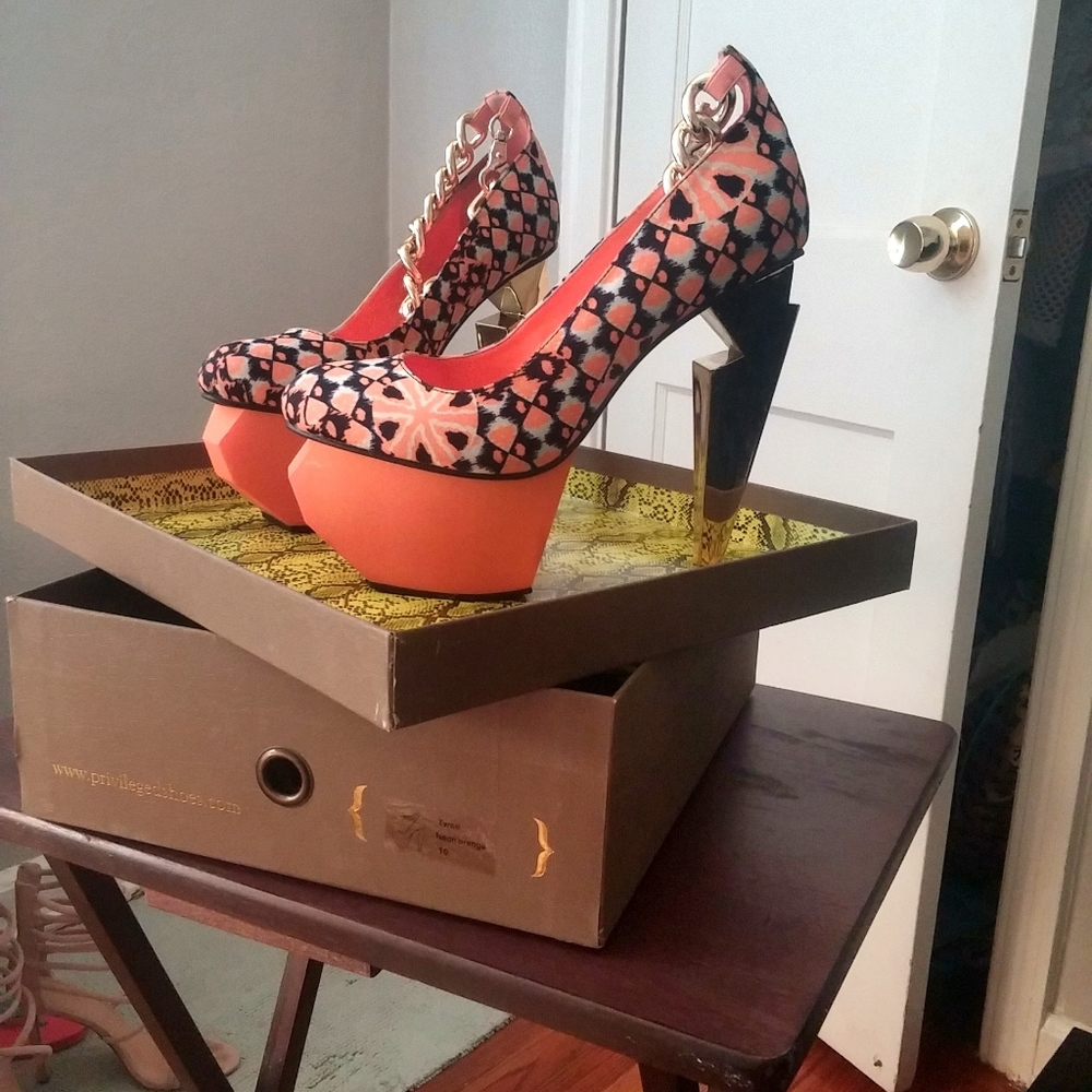 Privileged orange platforms